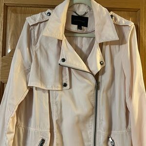 Trench style L jacket pale pink in color